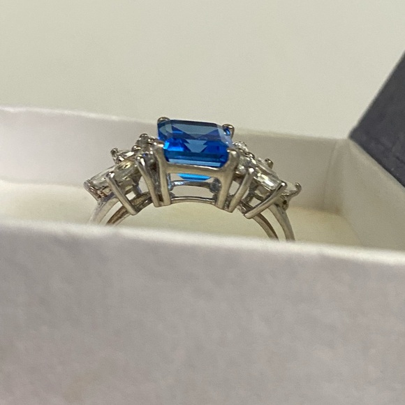 Blue Topaz Sterling Silver Ring Size 8 - Picture 3 of 11